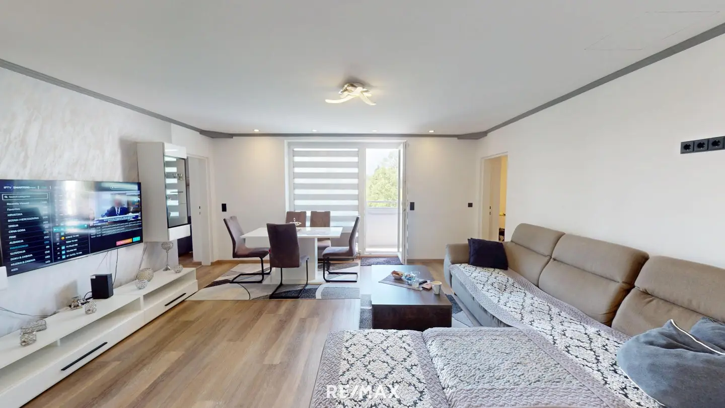 Moderne sanierte Wohnung mit Loggia und Lift