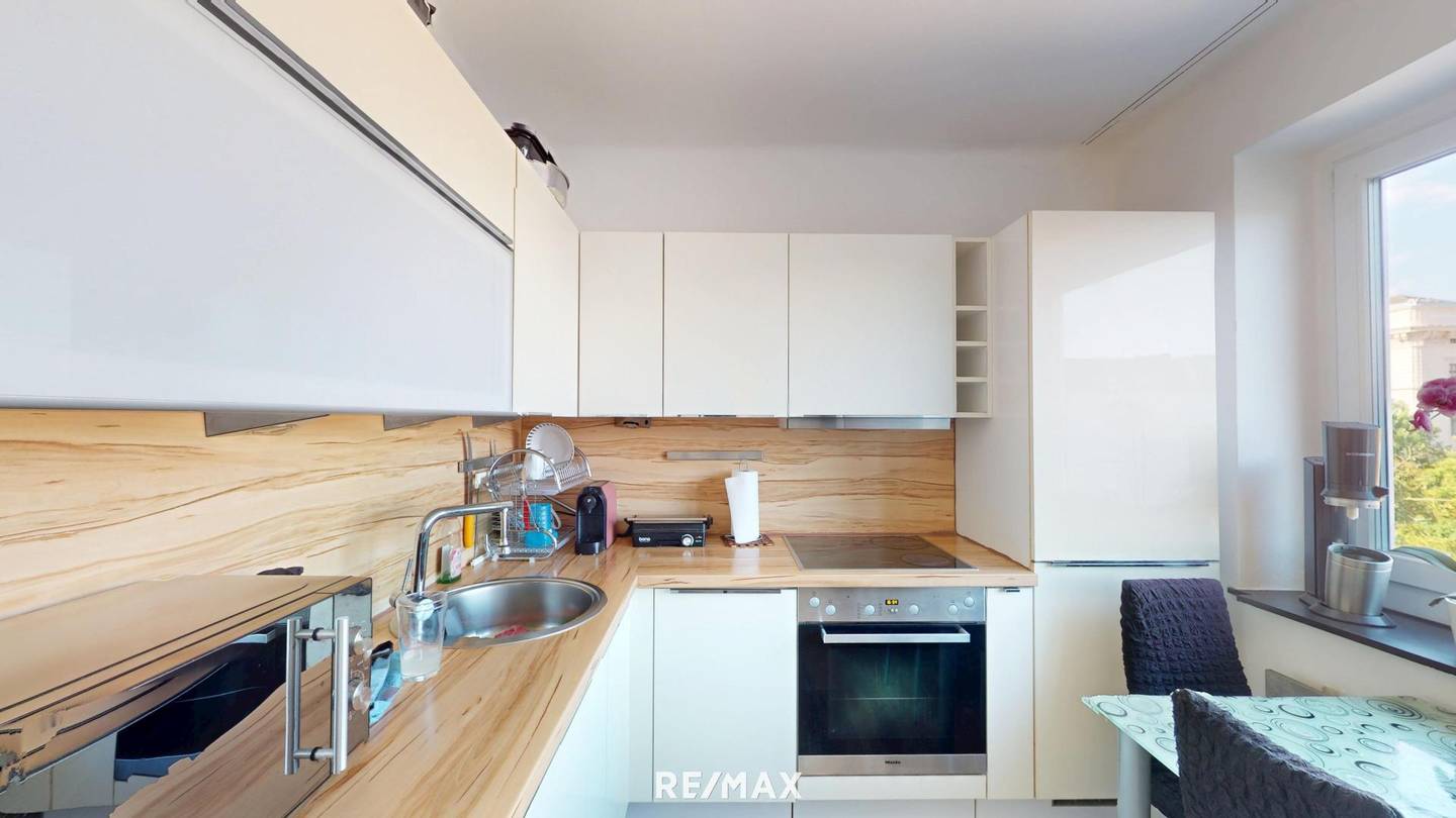 Modern renovated apartment with loggia and lift