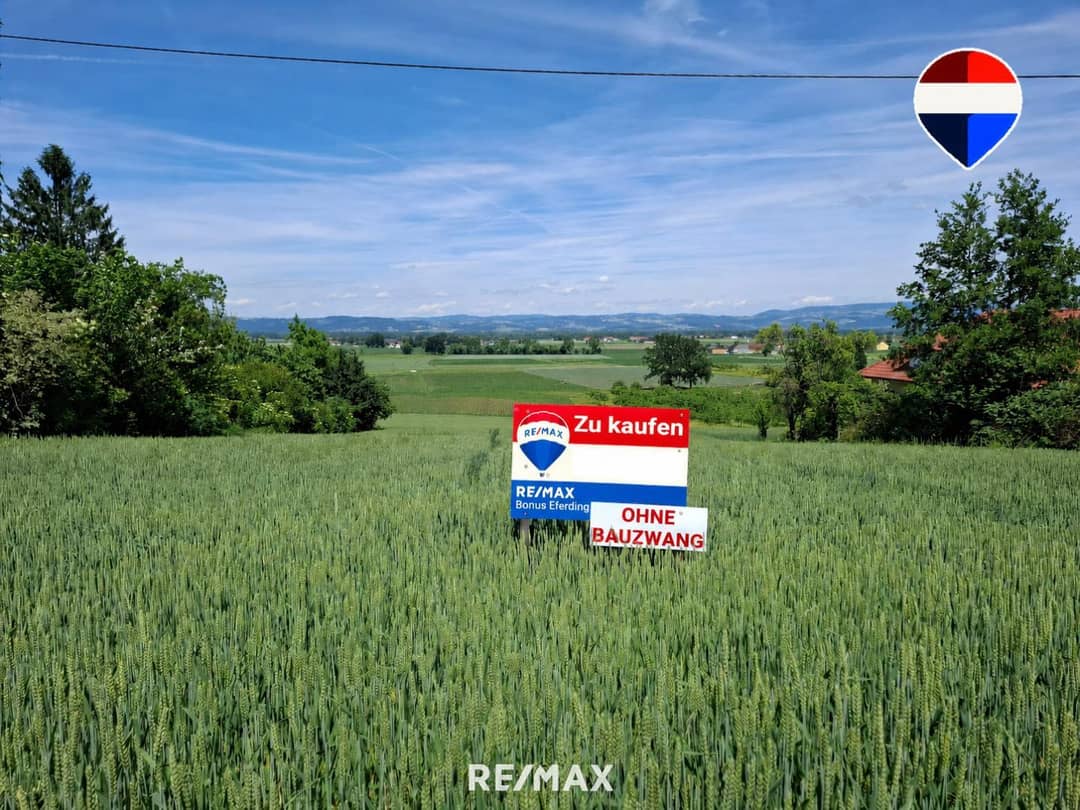 Building plot with distant view in quiet hillside location