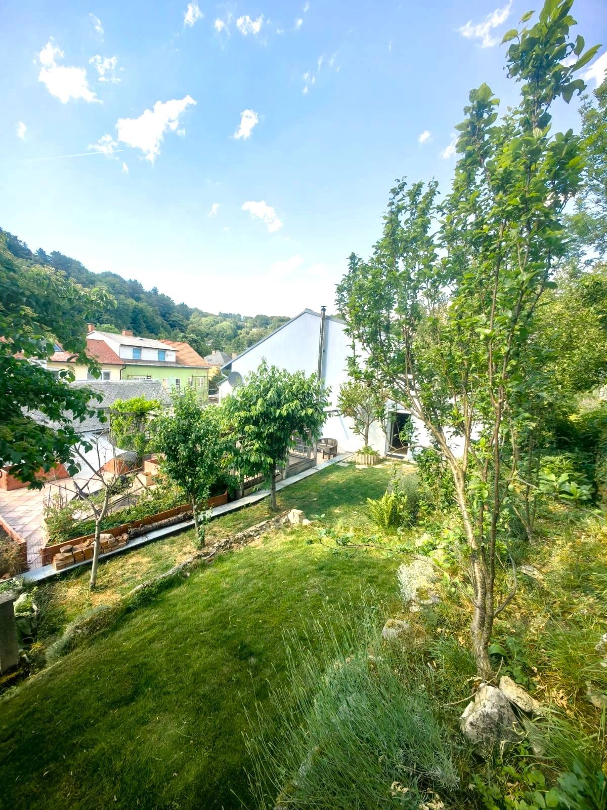 Family house with large garden and sunny terrace in Kaltenleutgeben