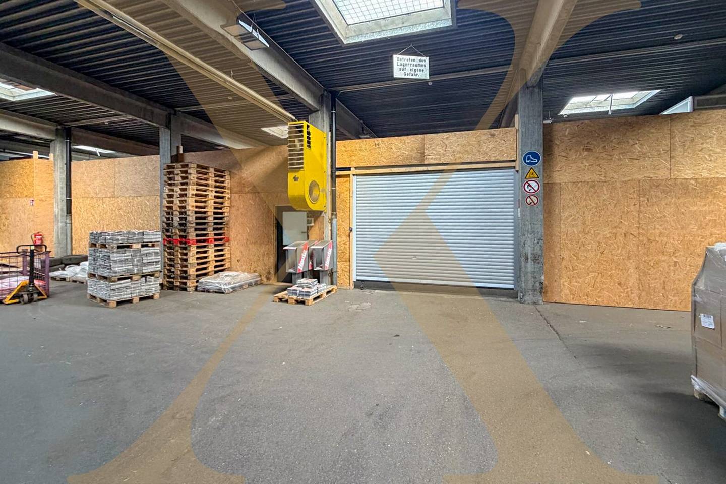 Commercial space with warehouse and office in Linz