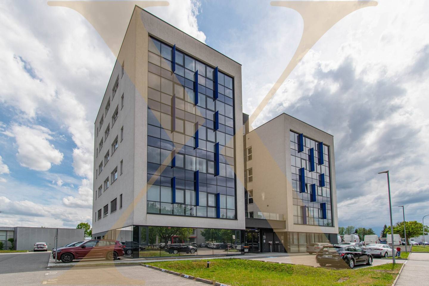Office space in central Leonding with parking