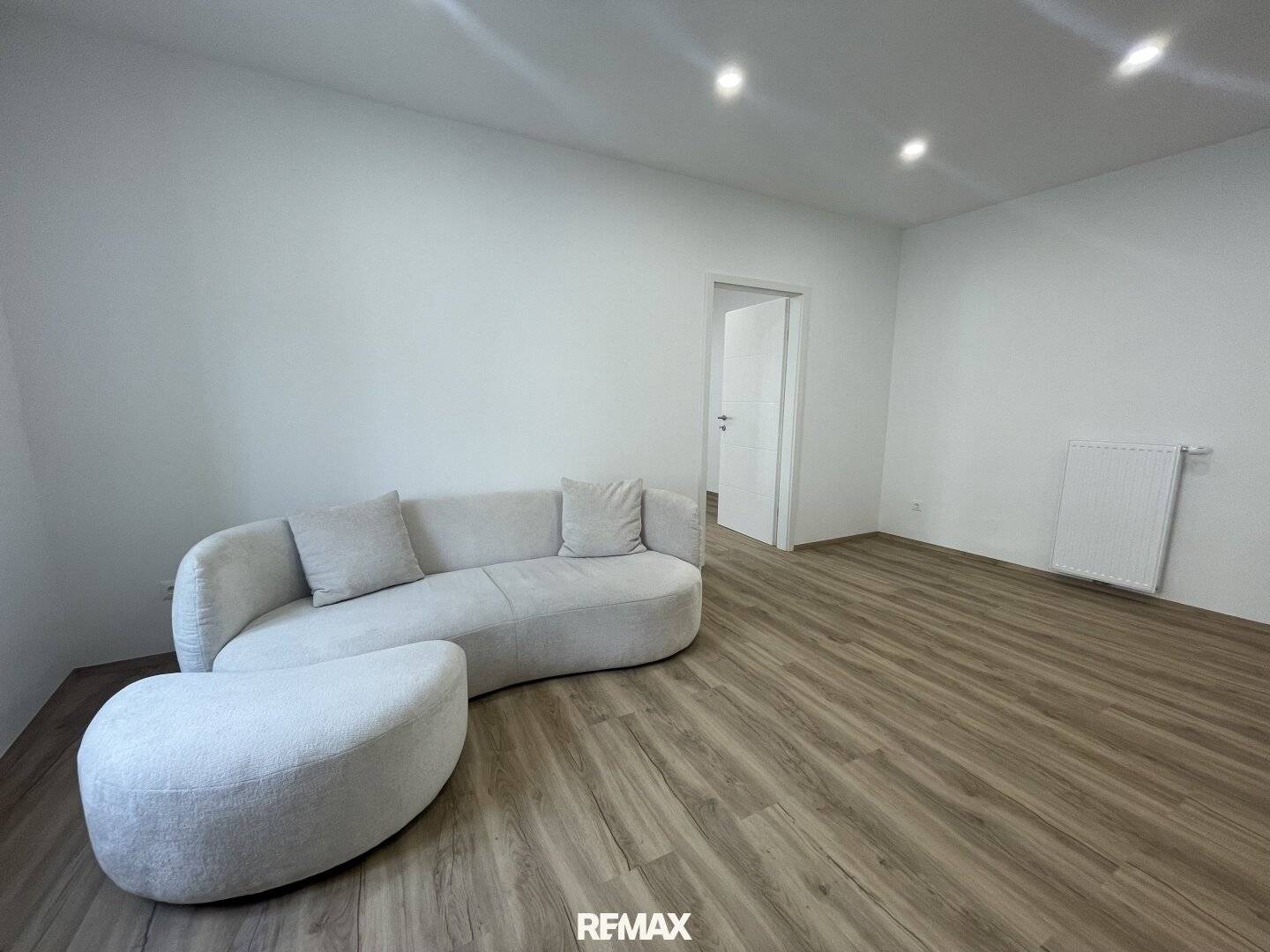 Top renovated apartment with stable income