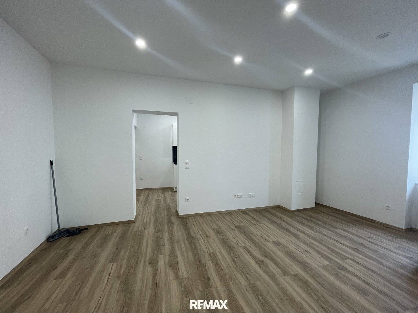 Top renovated apartment with stable income