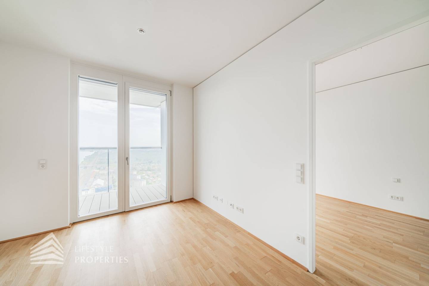 Apartment Marina Tower with loggia Donauinsel view