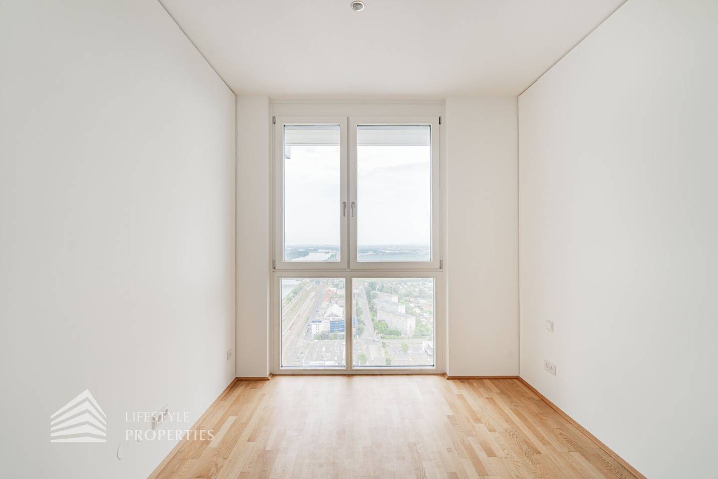 Apartment Marina Tower with loggia Donauinsel view