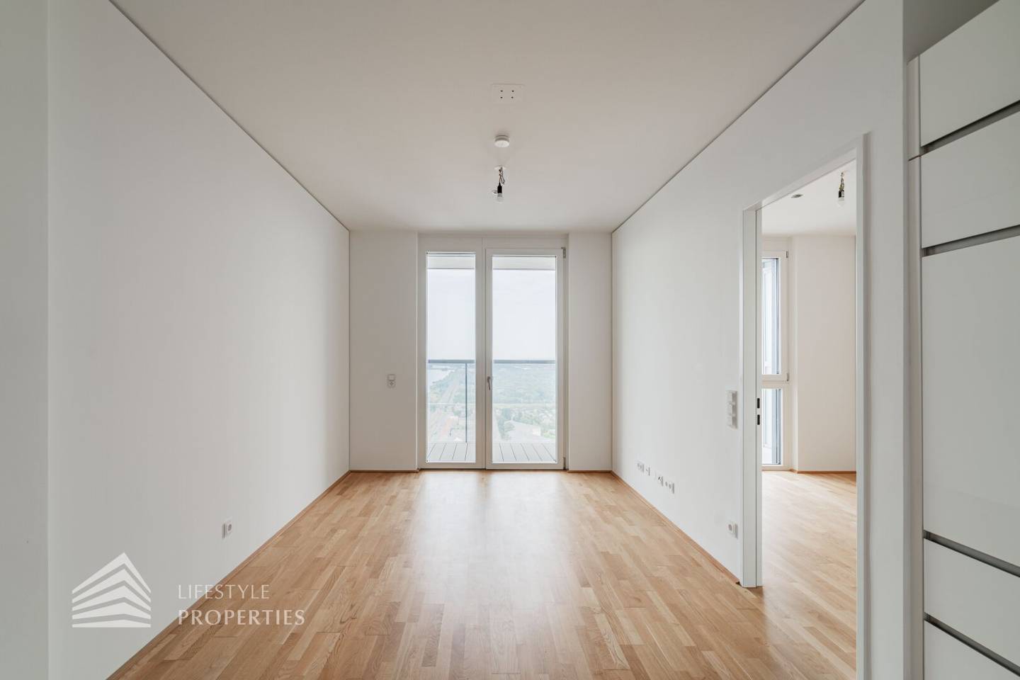 Apartment Marina Tower with loggia Donauinsel view