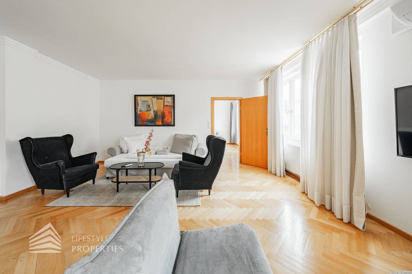 Fully renovated house with 4 units and unfinished attic near Sternwartepark