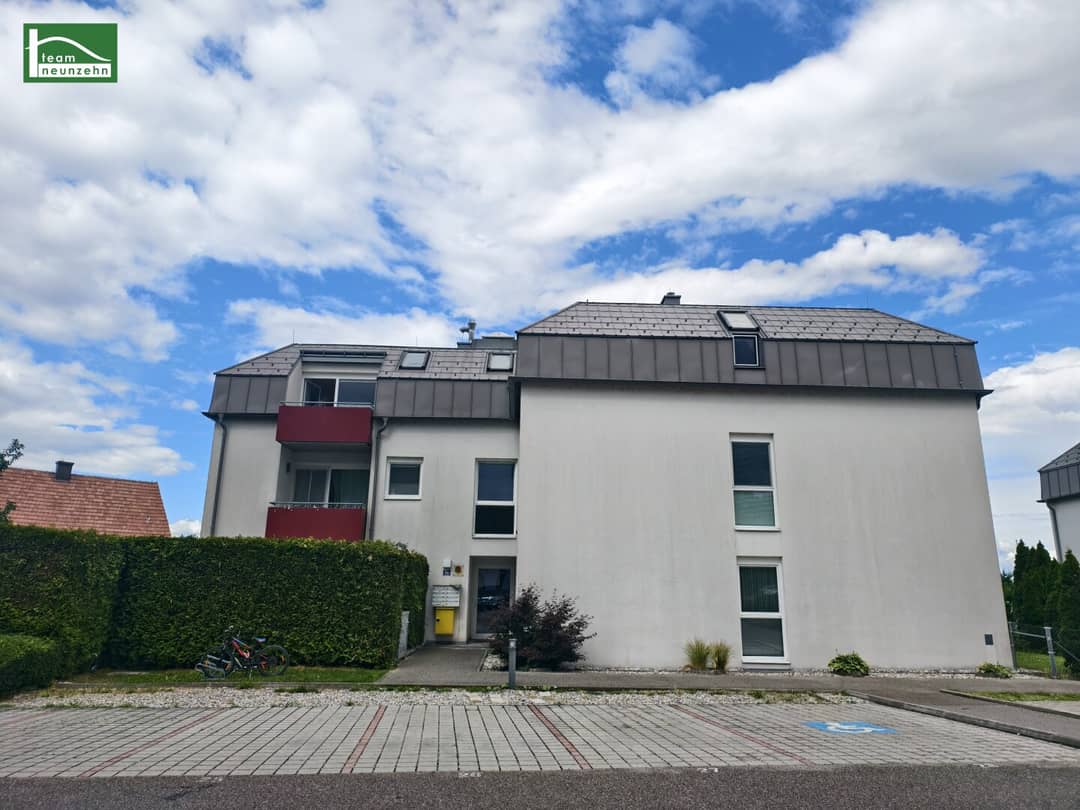 Apartment with loggia balcony near station