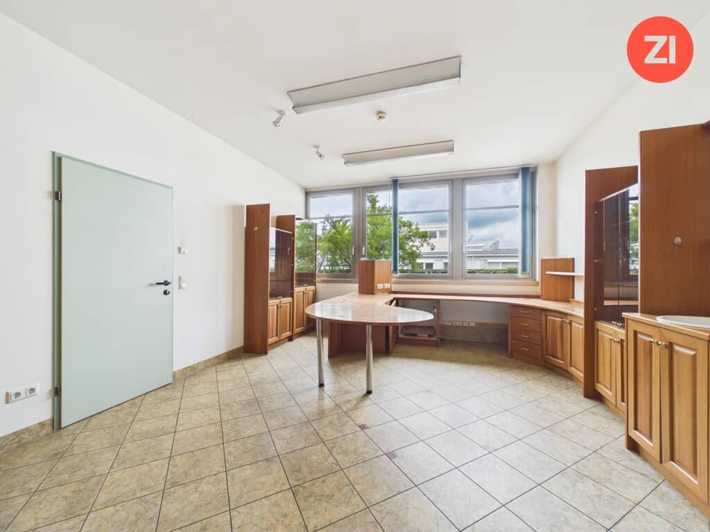 Air-Conditioned Office with Elevator in the City Center