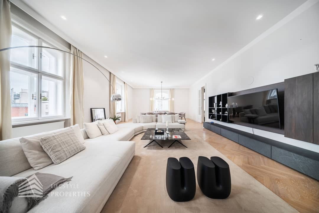 Designer apartment in Vienna city center with terrace and balcony