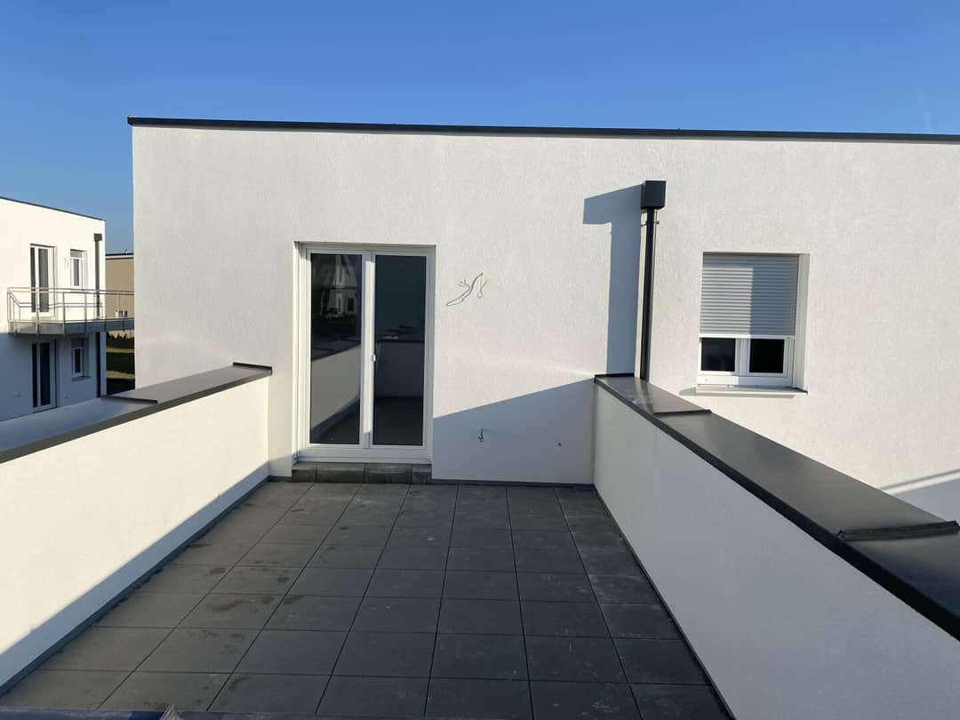 Apartment with roof terrace and complete kitchen
