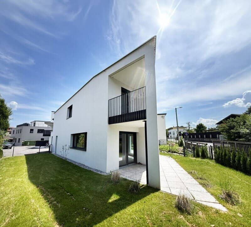 Modern single-family house with garden and underground parking in Alt-Liefering