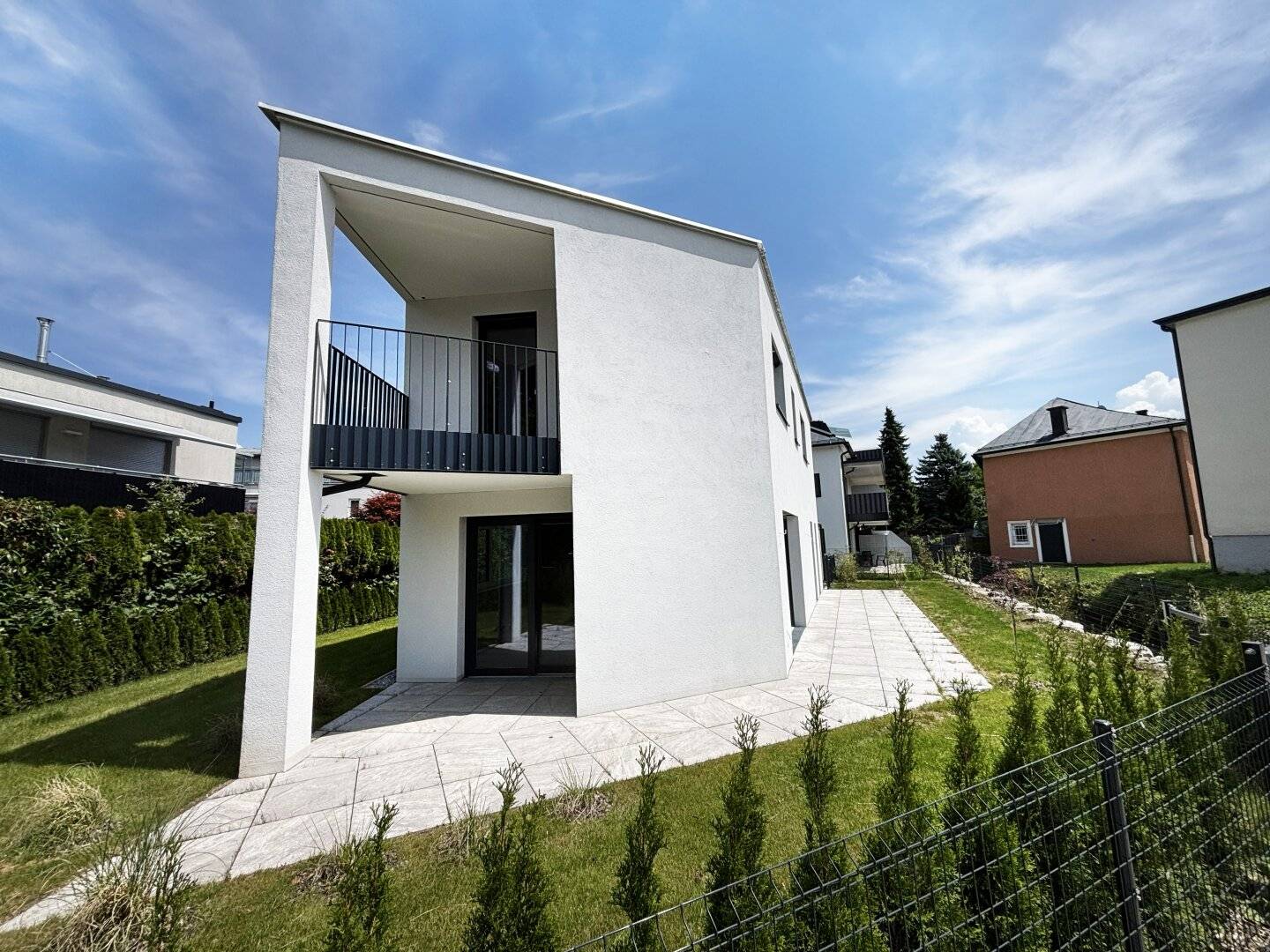 Modern single-family house with garden and underground parking in Alt-Liefering