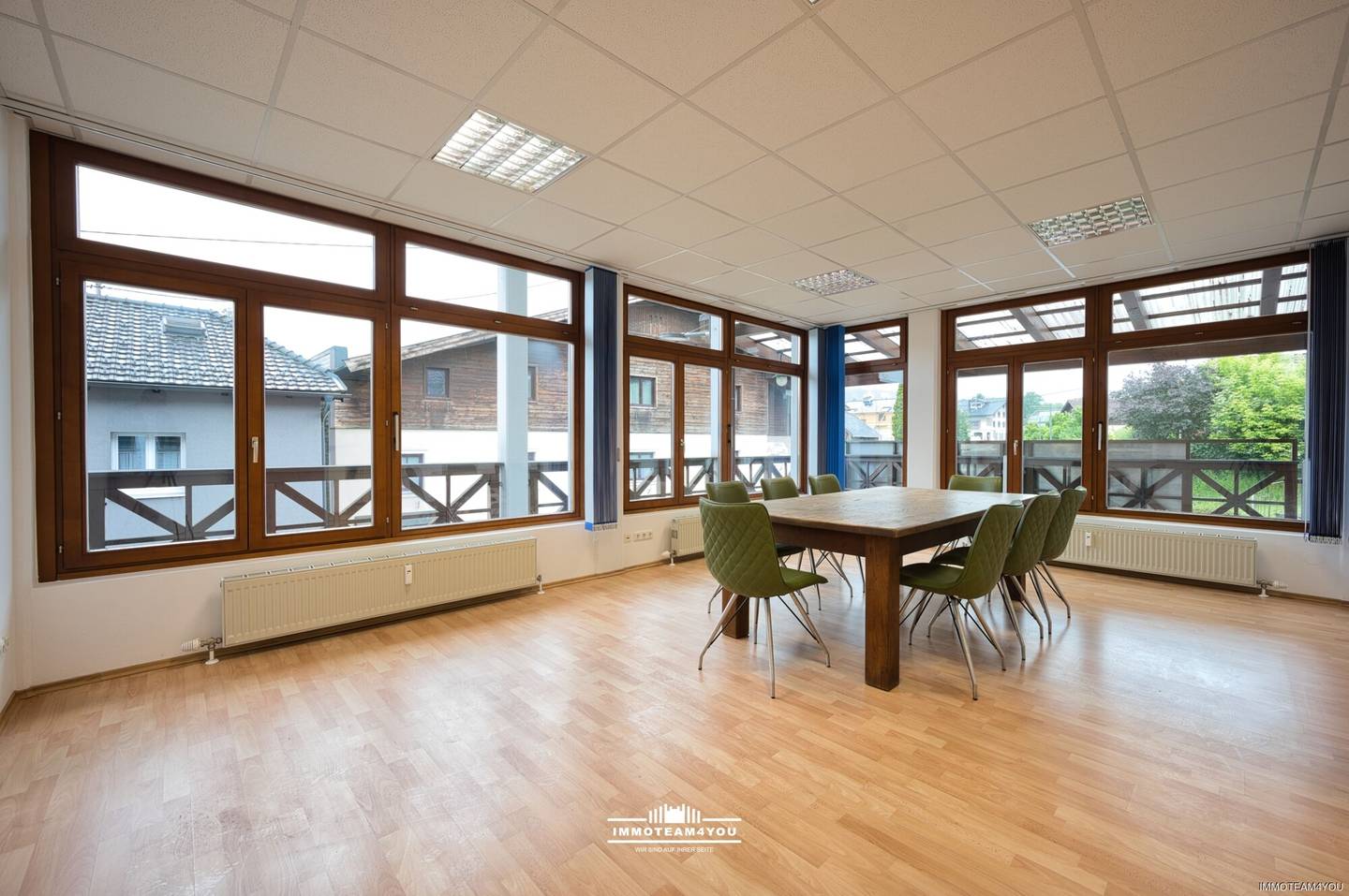 Office Space with Balcony in Central Mondsee Location