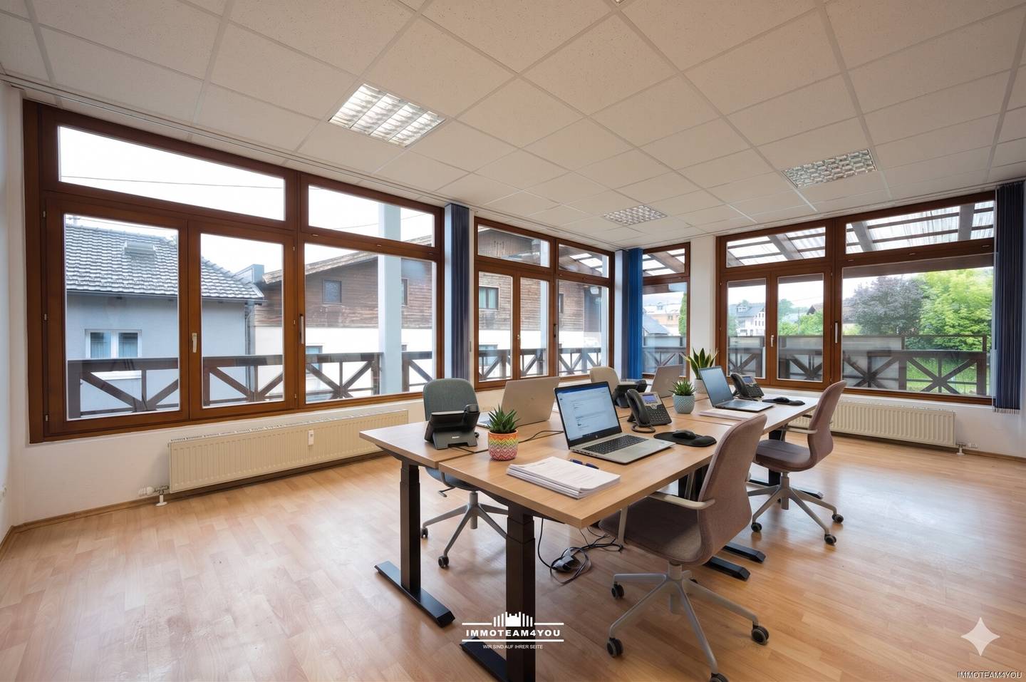Office Space with Balcony in Central Mondsee Location