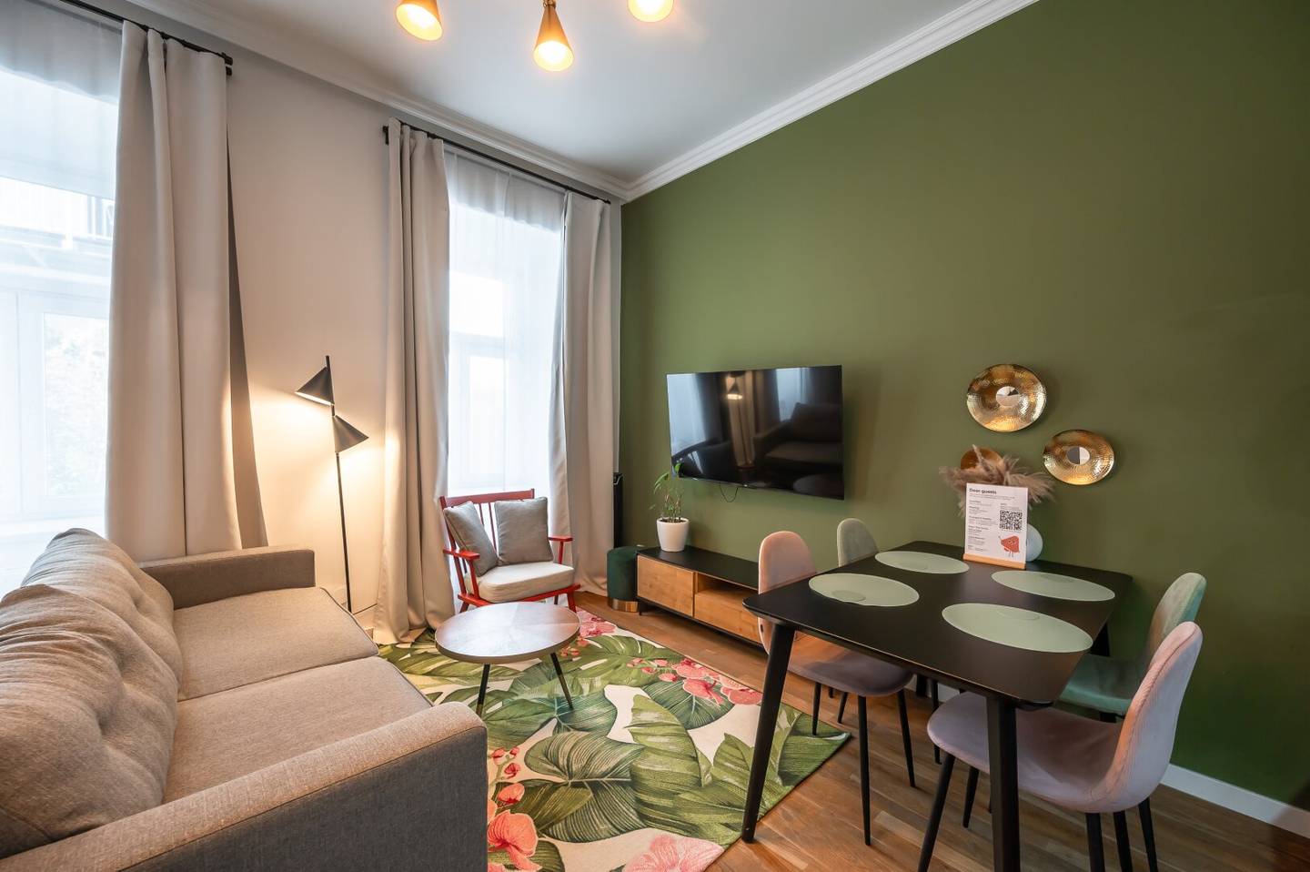 ++NEW++ Fully Furnished 2-room Period Apartment in a Prime Location!