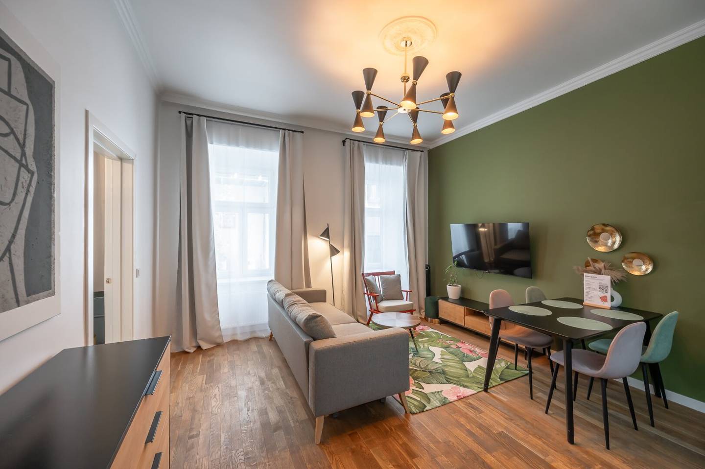 ++NEW++ Fully Furnished 2-room Period Apartment in a Prime Location!