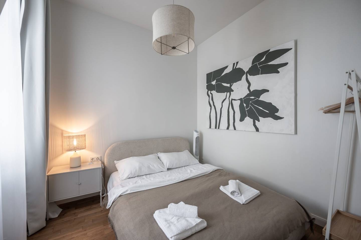 Well-Maintained Furnished 2-room Period Apartment in an Excellent Location
