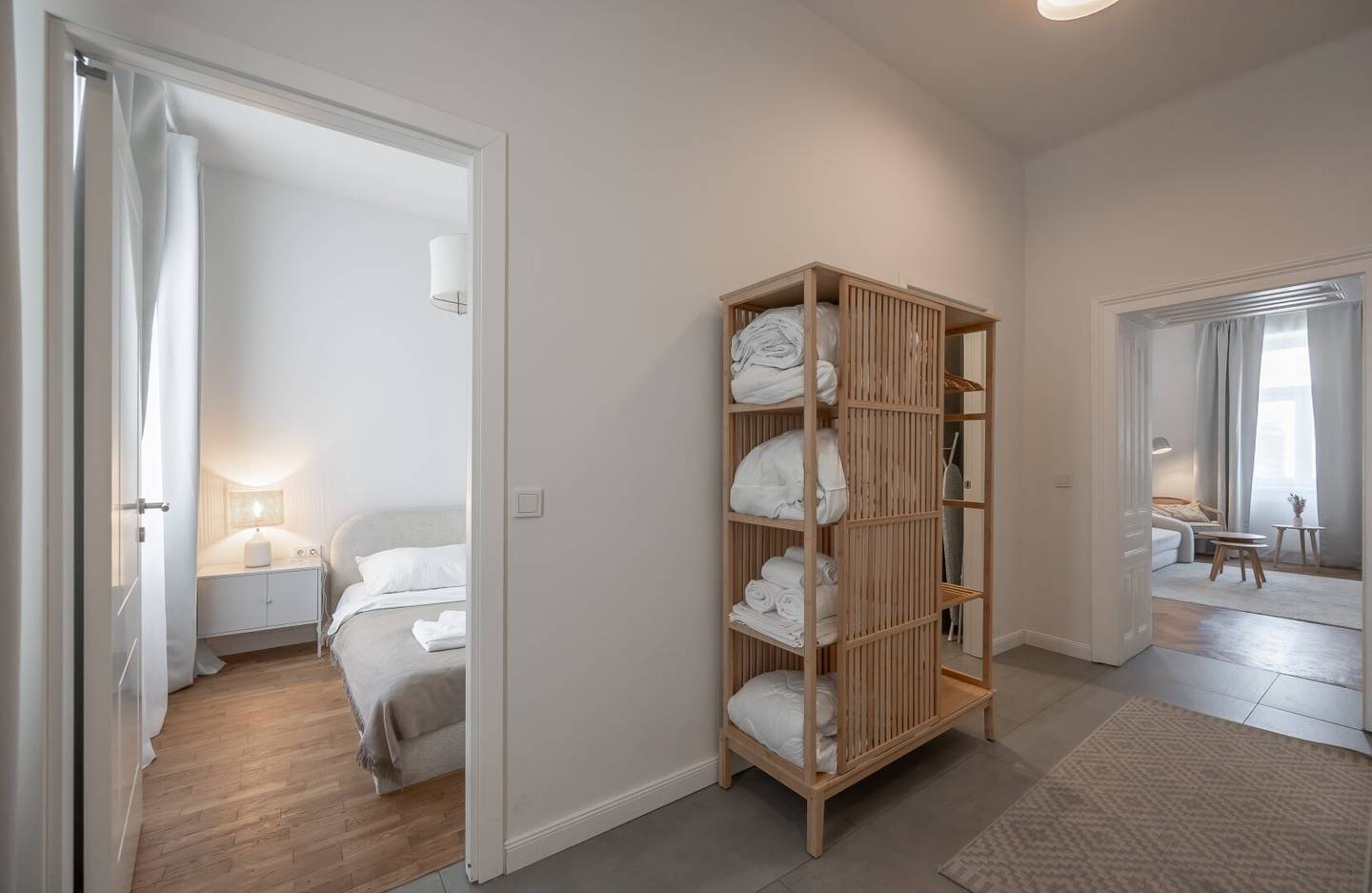 Well-Maintained Furnished 2-room Period Apartment in an Excellent Location