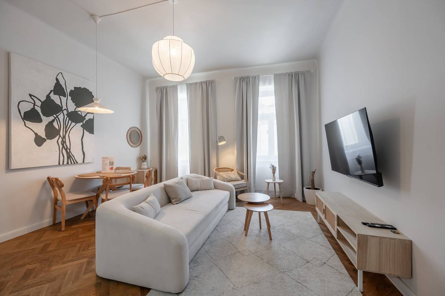 Well-Maintained Furnished 2-room Period Apartment in an Excellent Location