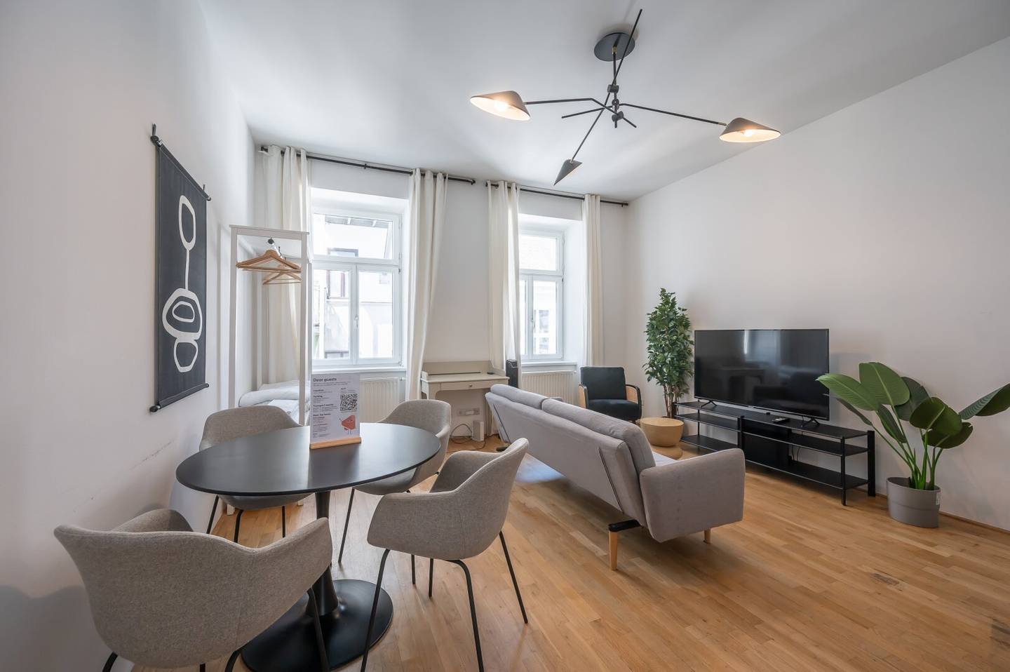 ++NEU++ Stylish Furnished 2-room Period Apartment in an Excellent Location