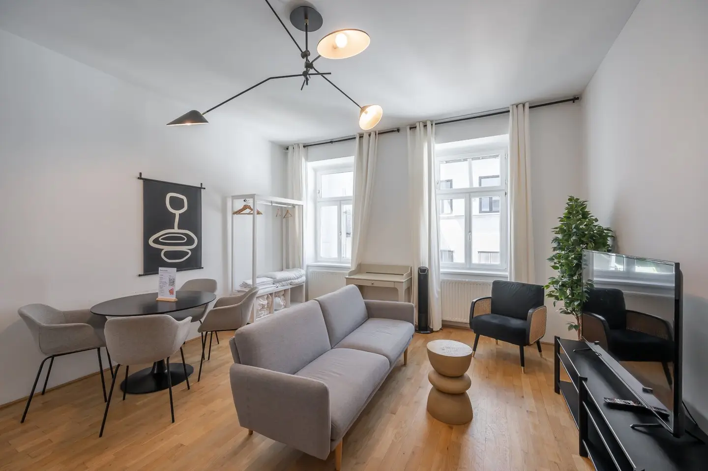 Old Building Apartment at Urban Loritz Platz Lift