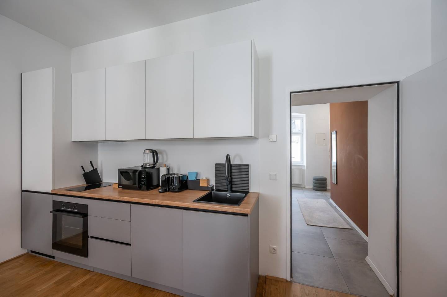 ++NEU++ Stylish Furnished 2-room Period Apartment in an Excellent Location