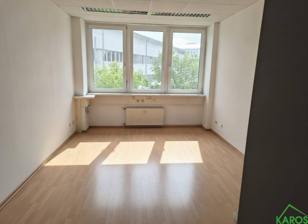 Bright Office with Tea Kitchen and Elevator in Floridsdorf