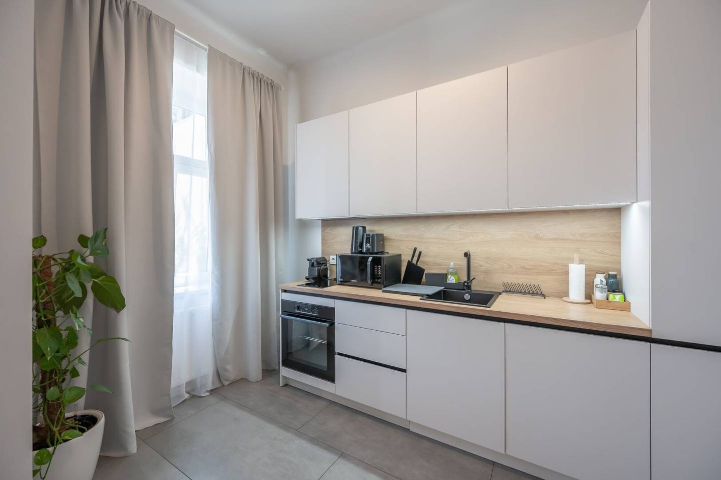 ++NEW++ Stylish 3-room Period Apartment in a Prime Location – Balcony Approval Available!