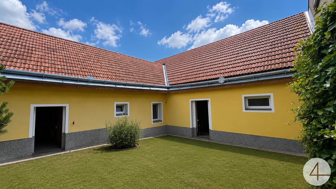 Teilsaniertes Einfamilienhaus mit Terrasse und Garten im Weinviertel