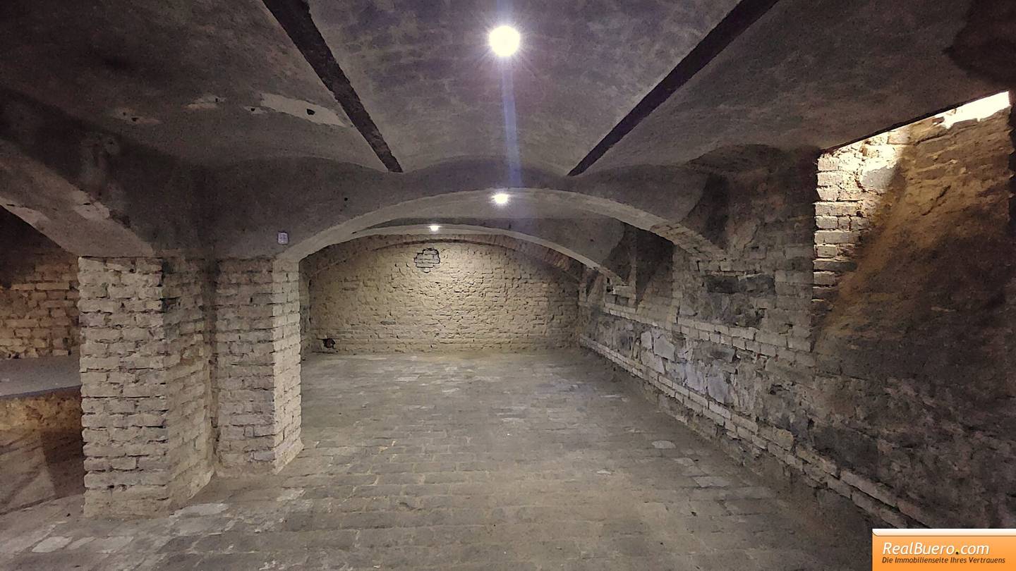 STORAGE AREA IN MISSINDORFERSTRASSE NEAR DREYHAUSENSTRASSE