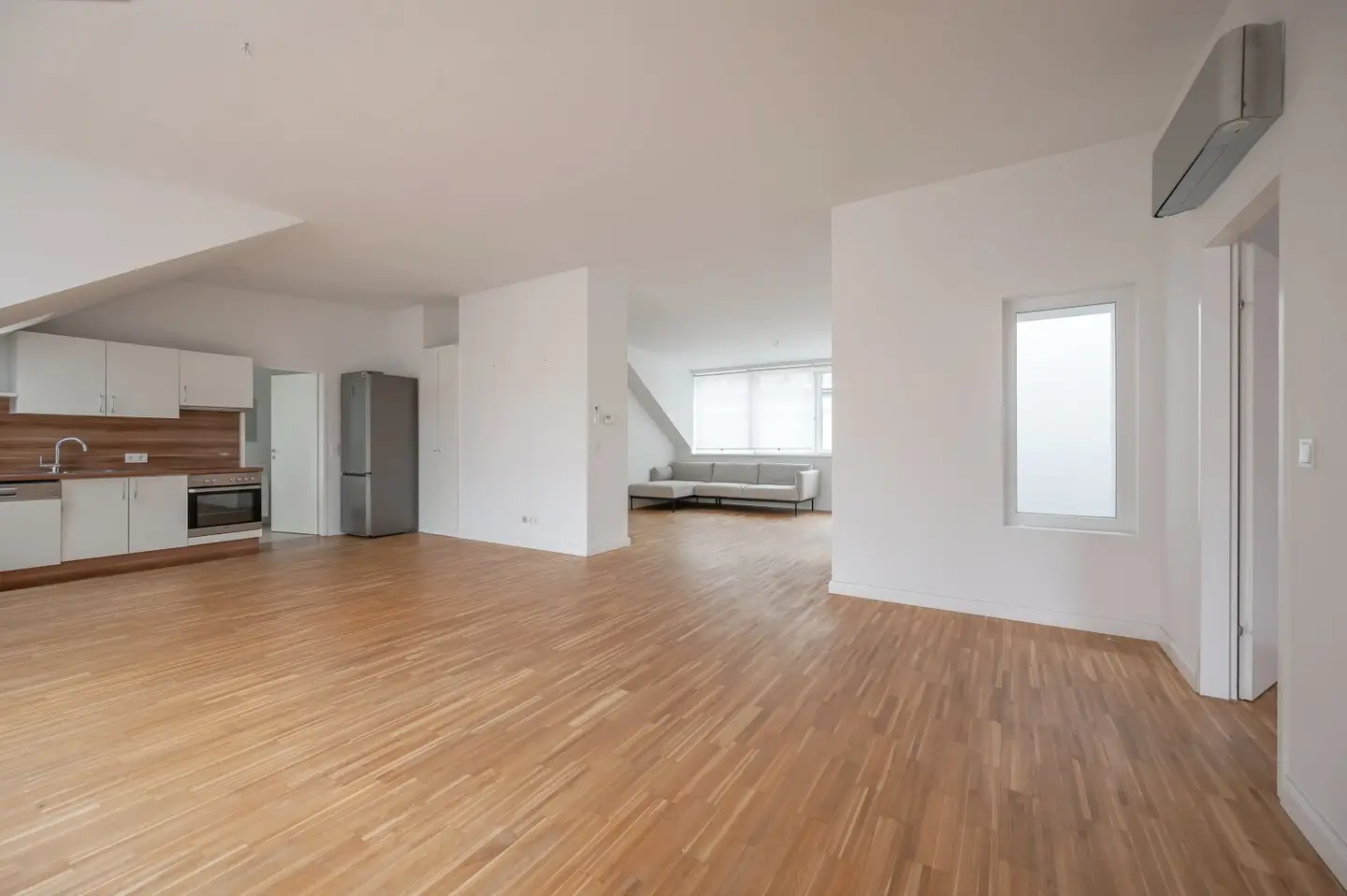 Top floor apartment near Urban Loritz Platz