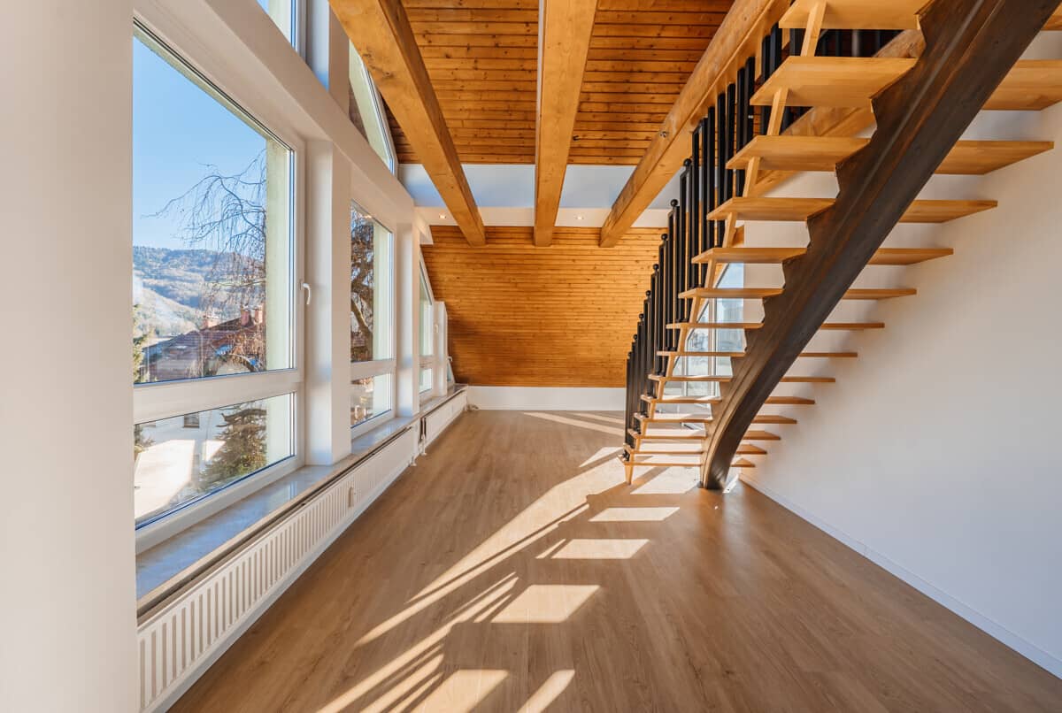 Top floor apartment with sunny roof terrace