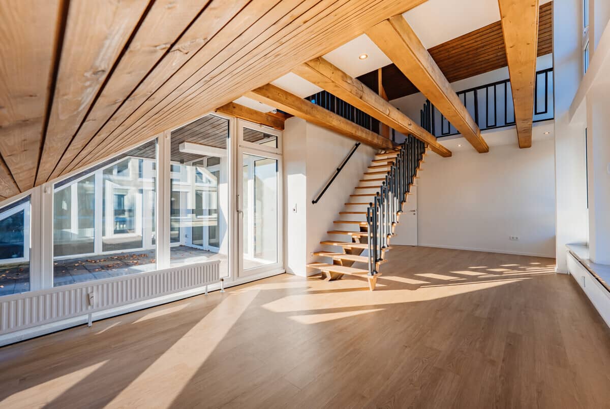 Top floor apartment with sunny roof terrace