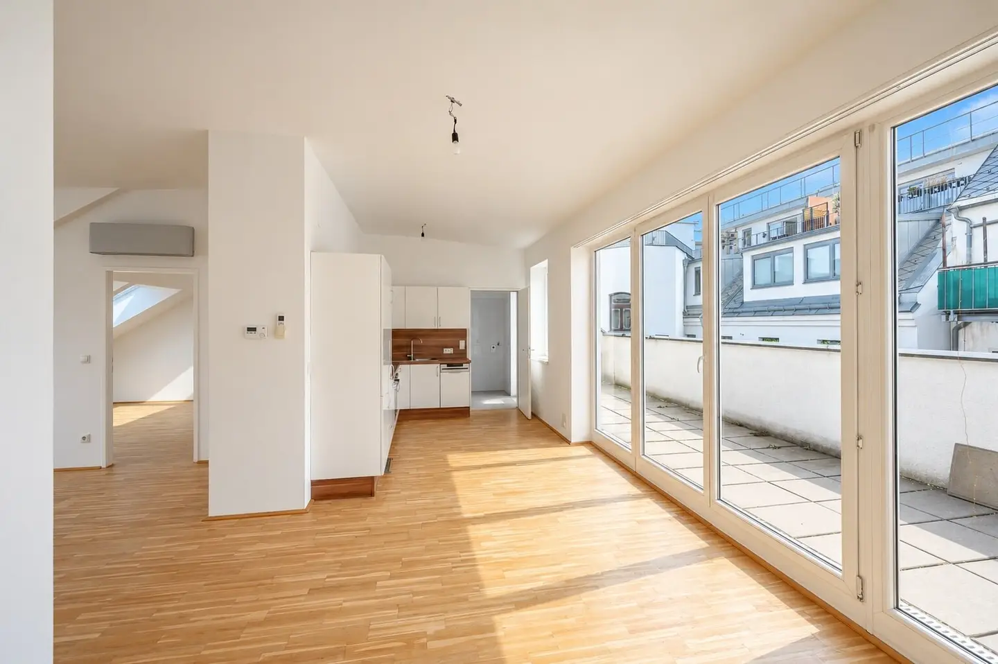 Dachgeschosswohnung am Urban Loritz Platz Terrasse