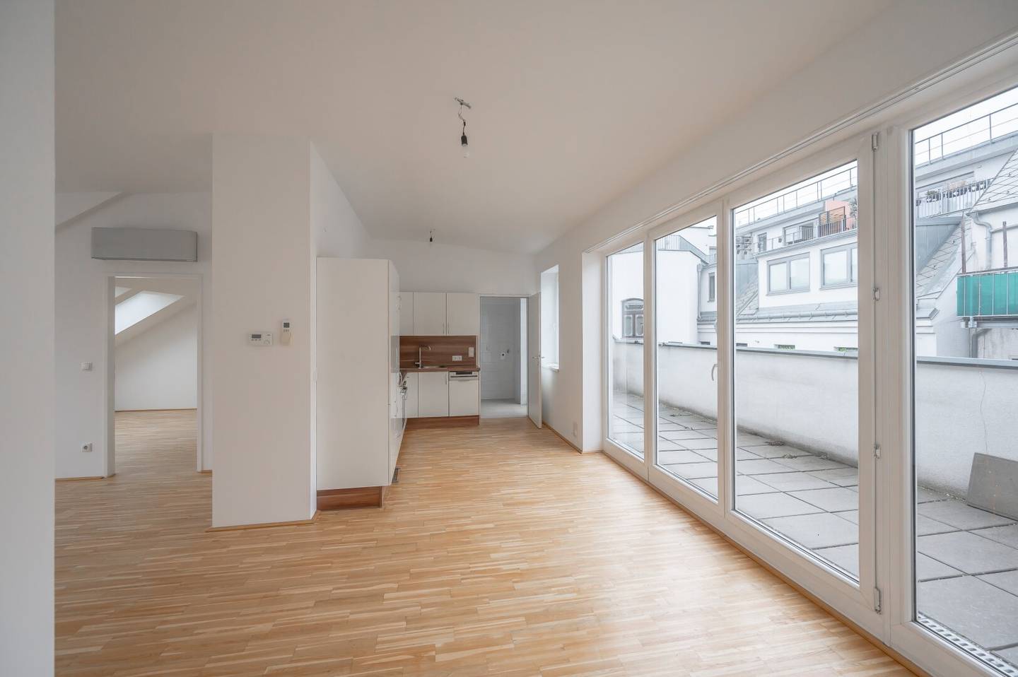 Dachgeschosswohnung am Urban Loritz Platz Terrasse