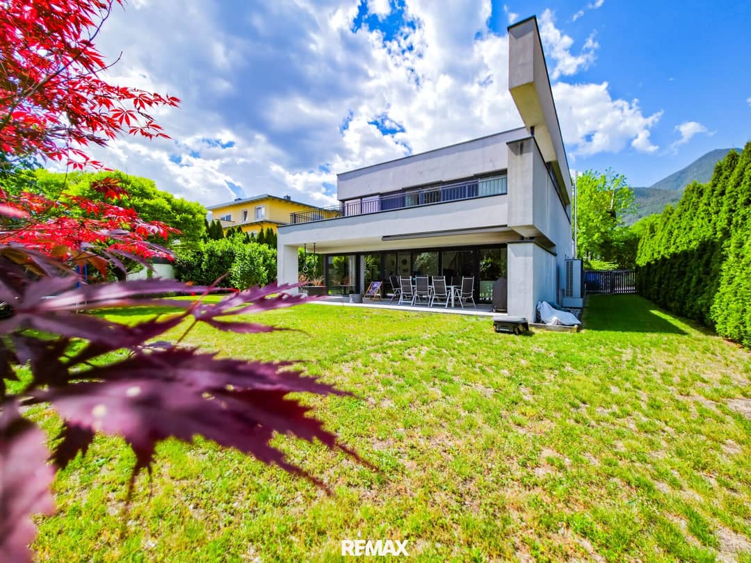 Helles Einfamilienhaus mit Garten und Doppelgarage in Zirl