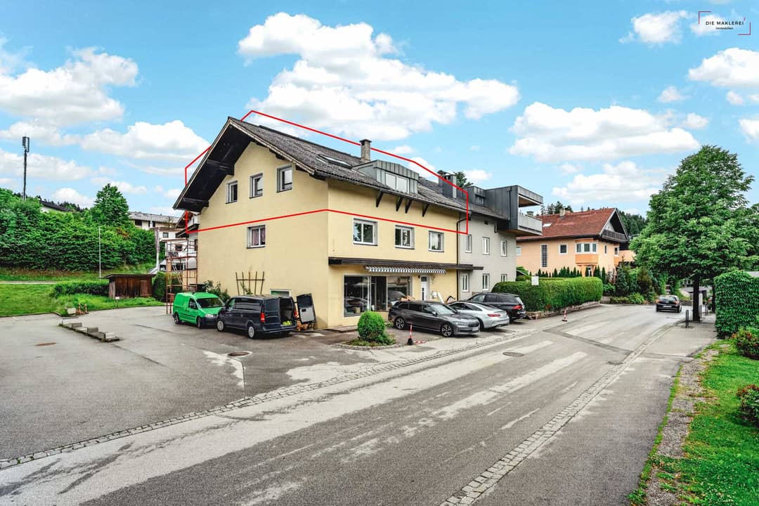 Top floor apartment with brand new kitchen