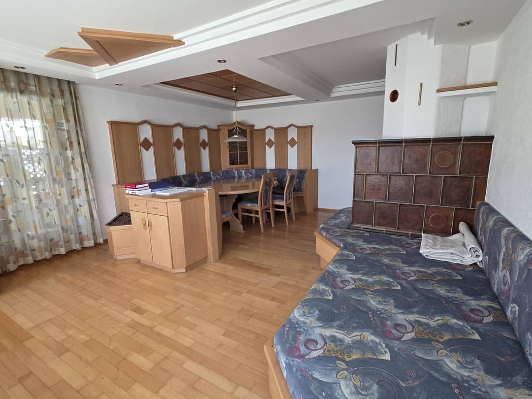 Bright apartment with balcony and private parking