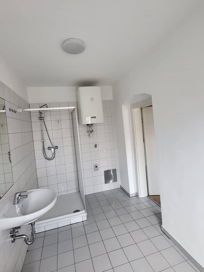 Historic apartment with open kitchen and parquet