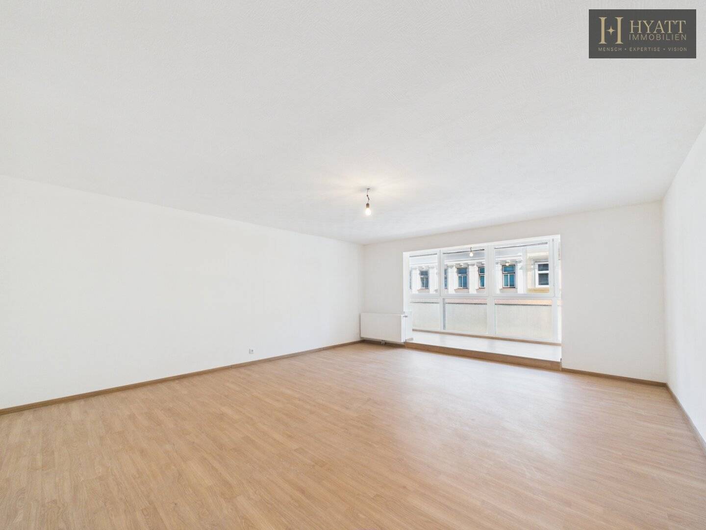 Licht, Raum und Wohnqualität – Großzügige 3-Zimmer-Wohnung mit verglaster Loggia