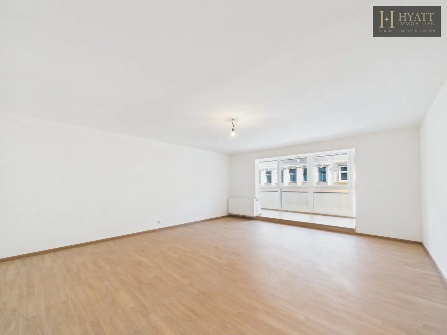 Licht, Raum und Wohnqualität – Großzügige 3-Zimmer-Wohnung mit verglaster Loggia