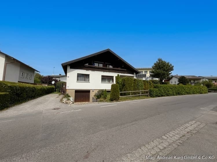 Geräumiges Einfamilienhaus mit Garten und Entwicklungspotenzial in sonniger Lage