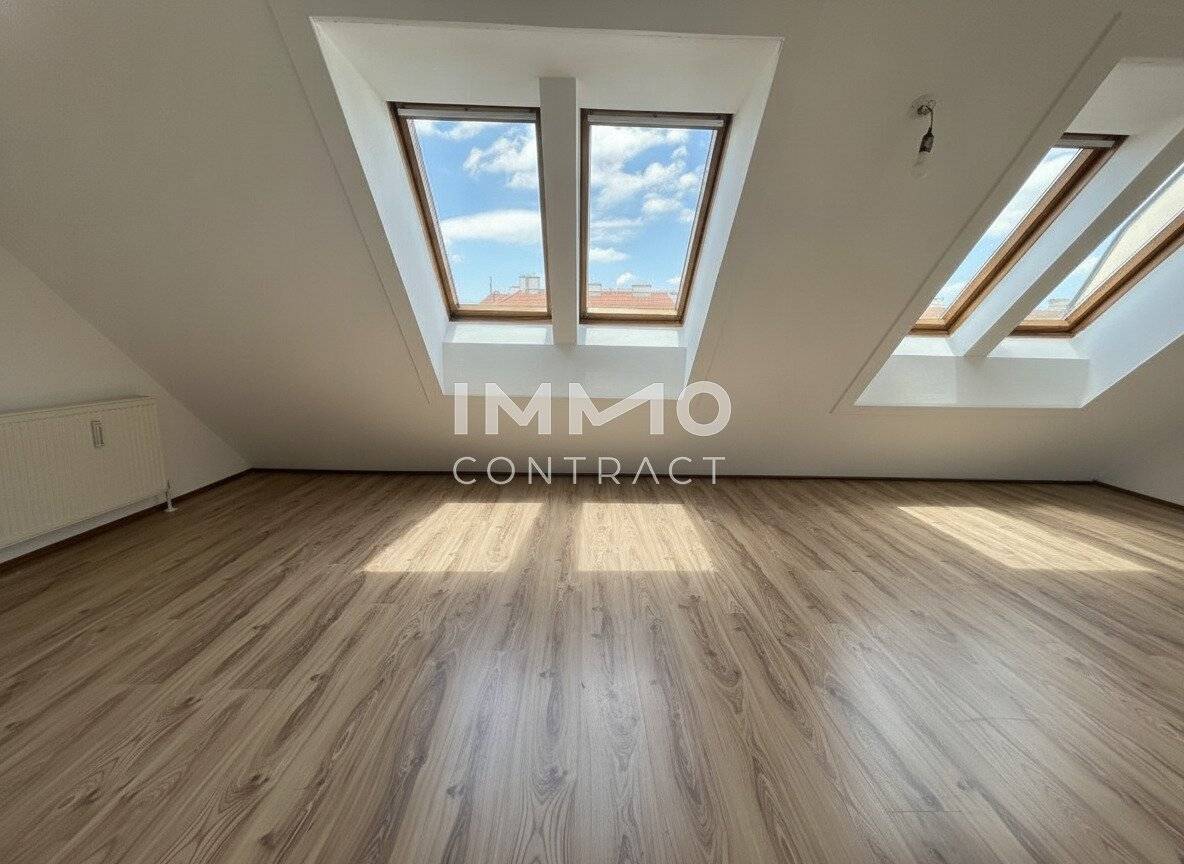 Top floor apartment with courtyard view