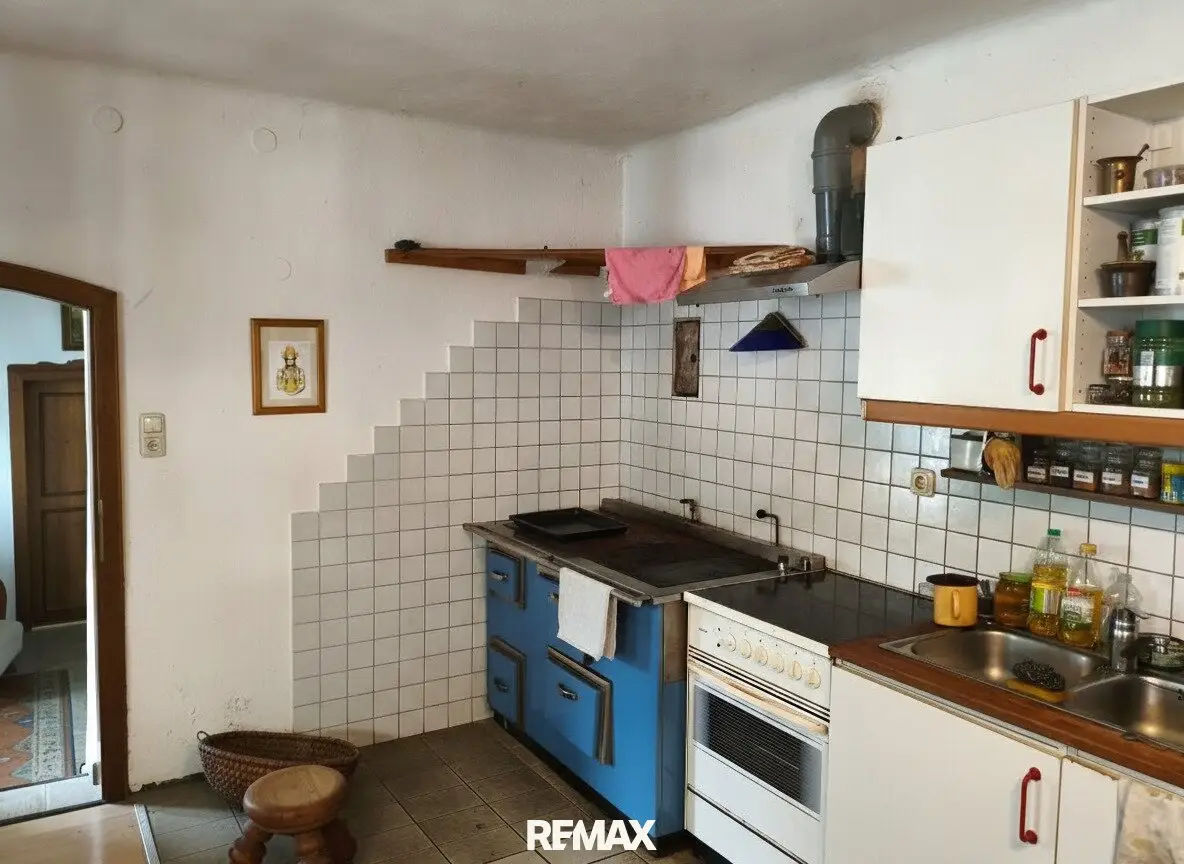 Charming Country House with Garden Garage and Versatile Use Options