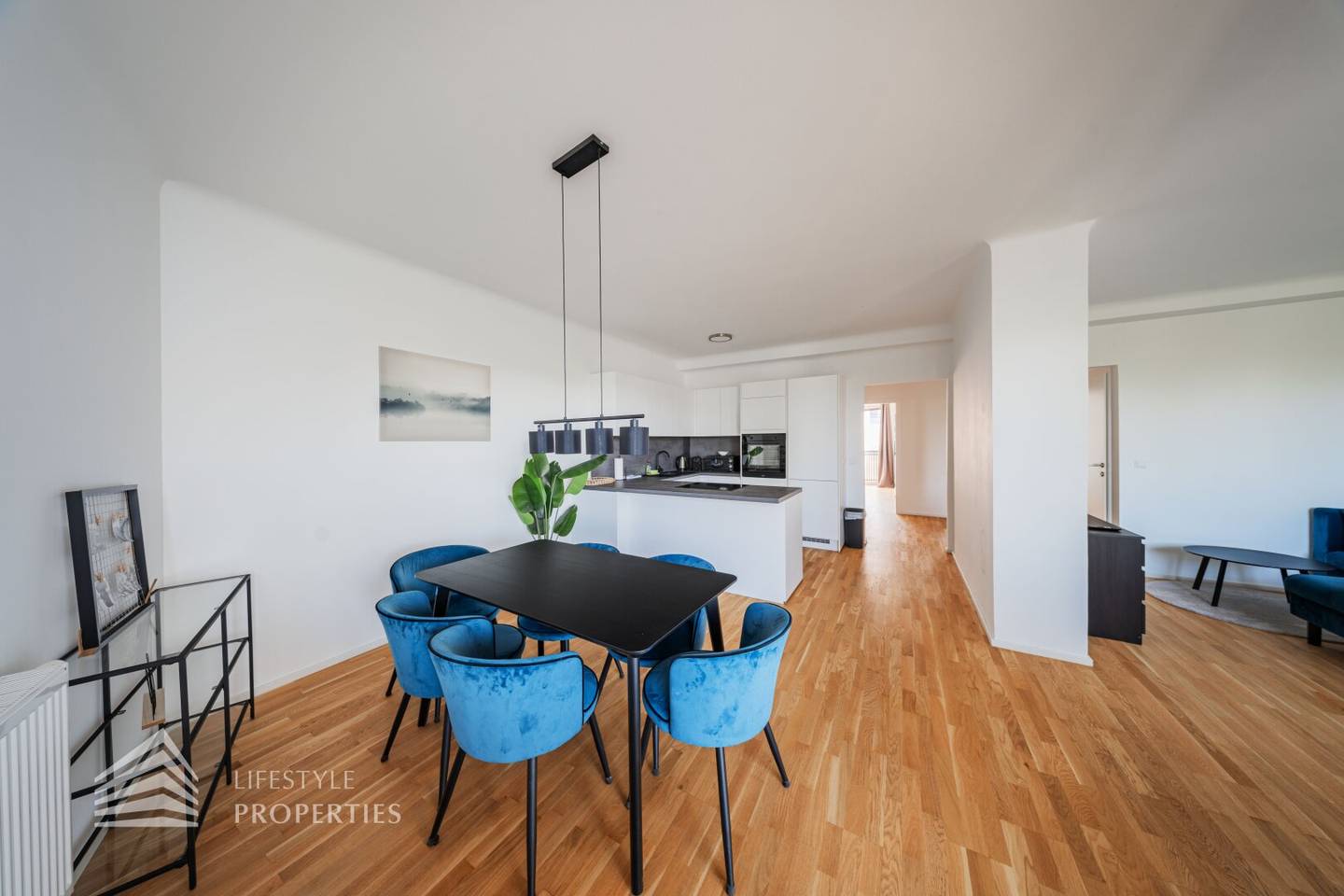 Apartment with loggia and open kitchen near the Danube Canal