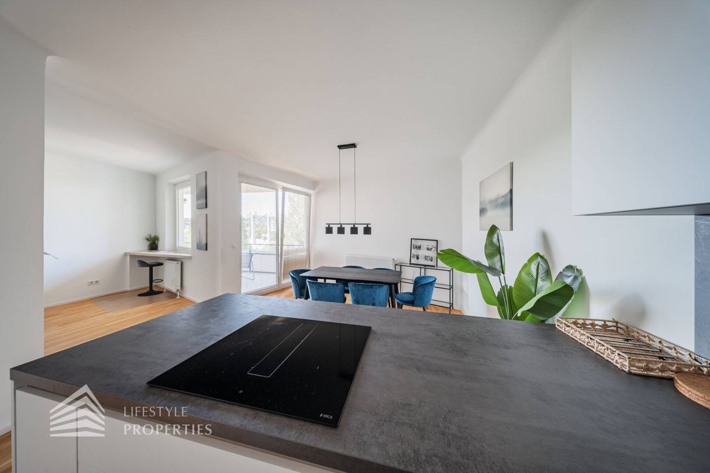 Apartment with loggia and open kitchen near the Danube Canal