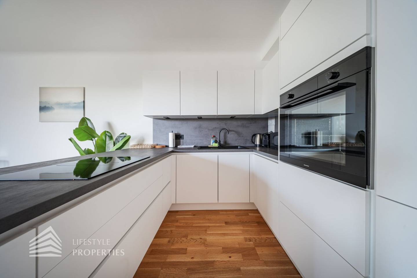 Apartment with loggia and open kitchen near the Danube Canal