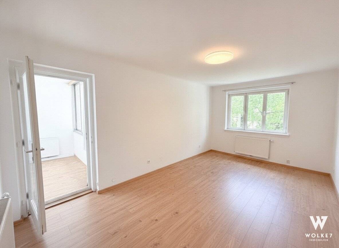 Helle Wohnung mit verglaster Loggia in Toplage